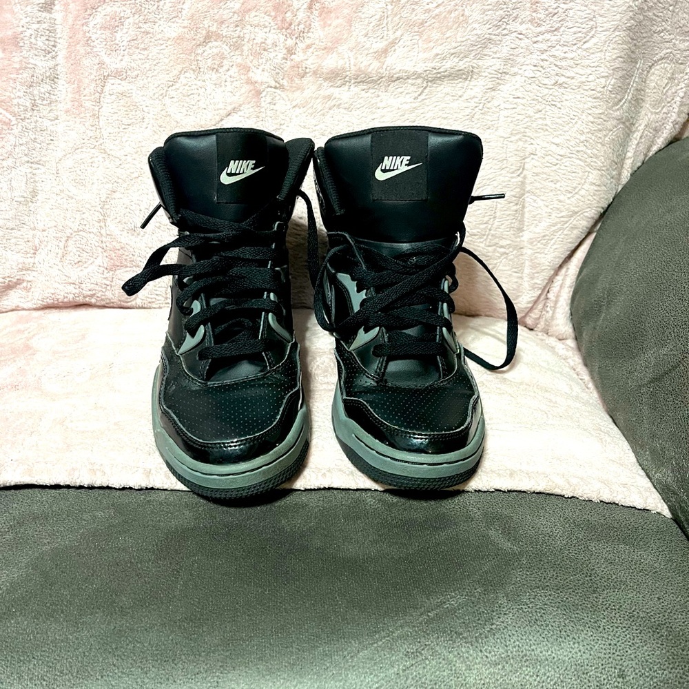 mens black and grey nike shoes